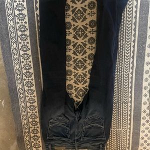 Selling these jeans ordered them and there a bit to big